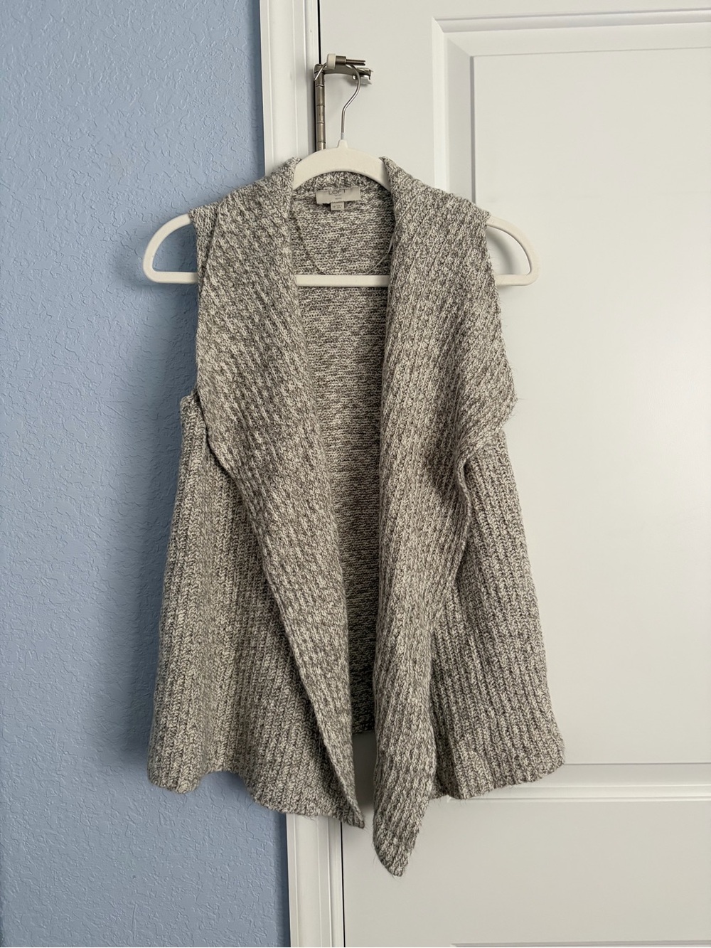 LOFT Gray-Tan Open-Front Sleeveless Knit Vest